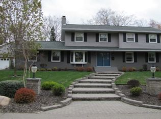 1655 Parkview Dr, Iron Mountain, MI 49801
