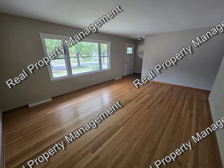 8118 Monroe Ave — Photo 3