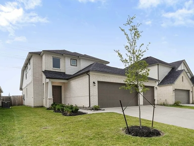 3303 Falling Brook Dr — Photo 3