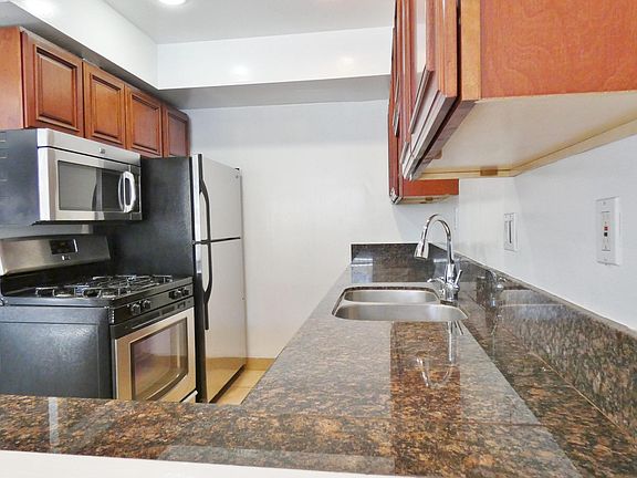 4th image of 15542 Sherman Way APT 2