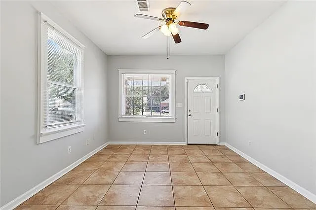 3 bed, 1.0 bath, 900 sqft, $1,200 — Photo 4