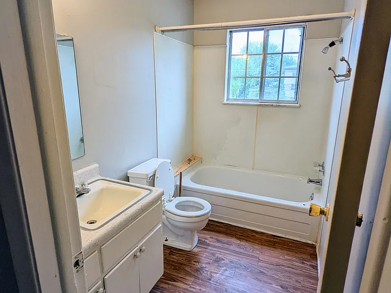 2430 Albany St — Photo 15