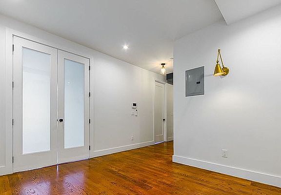 2nd image of 123 Maujer St #4B