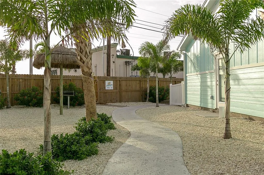 3 bed, 1415 sqft, $2,100 — Photo 2