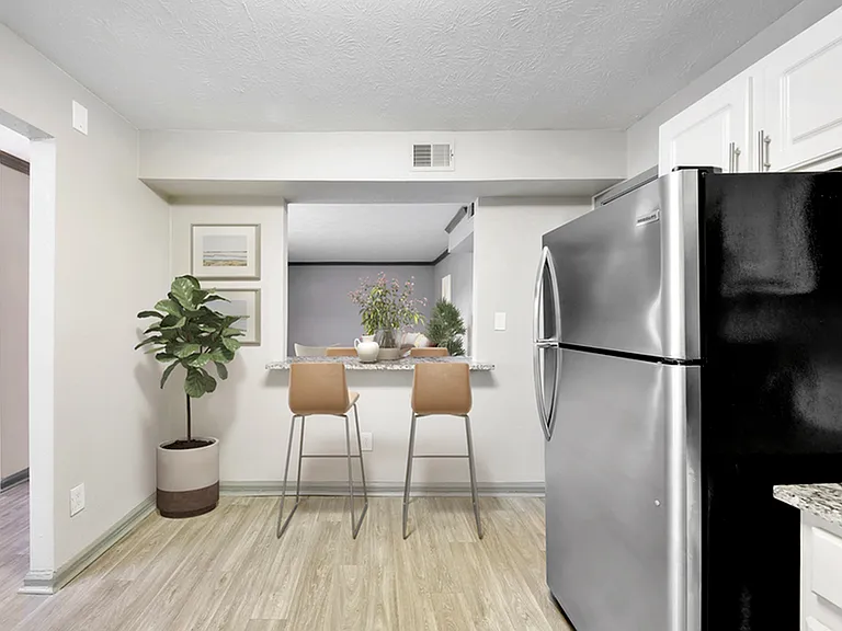 Elliot Apartments on Abernathy — Photo 1