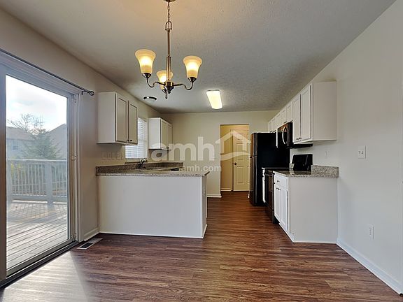5th image of 922 Whispering Pine Way