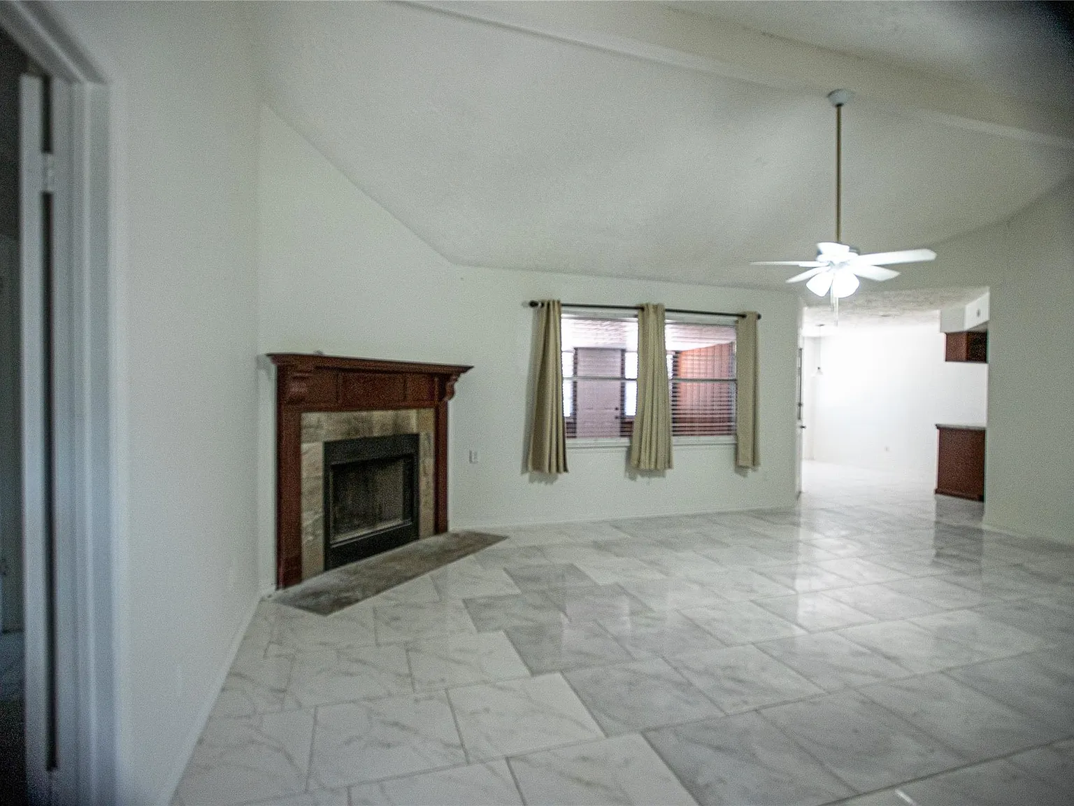 3 bed, 4.0 bath, 1601 sqft, $1,700 — Photo 4