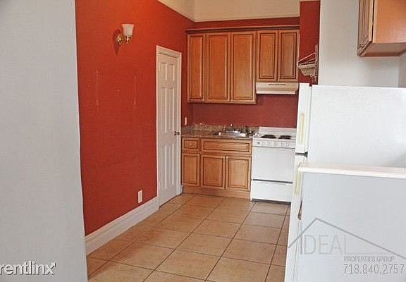 4th image of 207 Park Pl