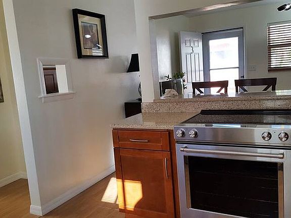 Convect stove, breakfast bar