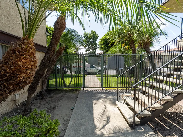 3523 W Savanna St — Photo 5
