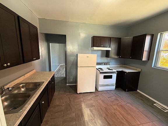 5th image of 31 & 33 E Raymond St #3B-2BA-1100SQFT