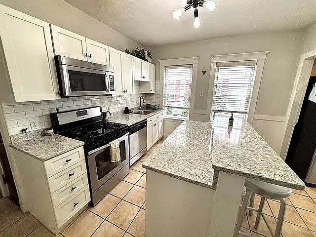 4 bed, 1300 sqft, $4,100 — Photo 4