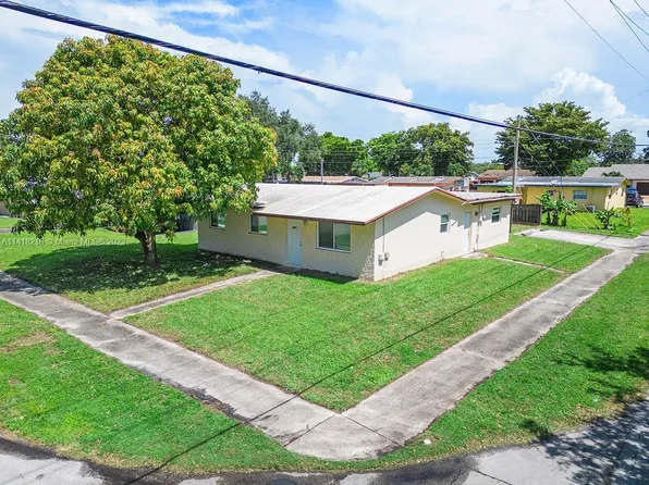 7401 Freedom St, Hollywood, FL 33024