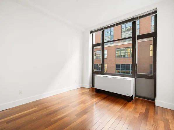 4118 27th St #8A, Long Island City, NY 11101