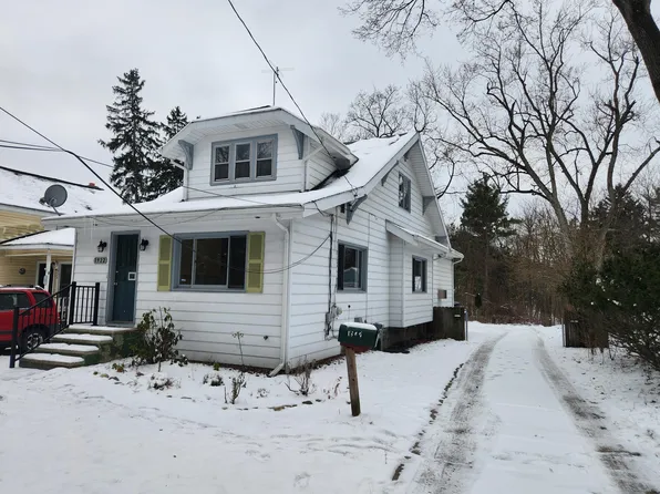 1922 Oakland Dr, Kalamazoo, MI 49008