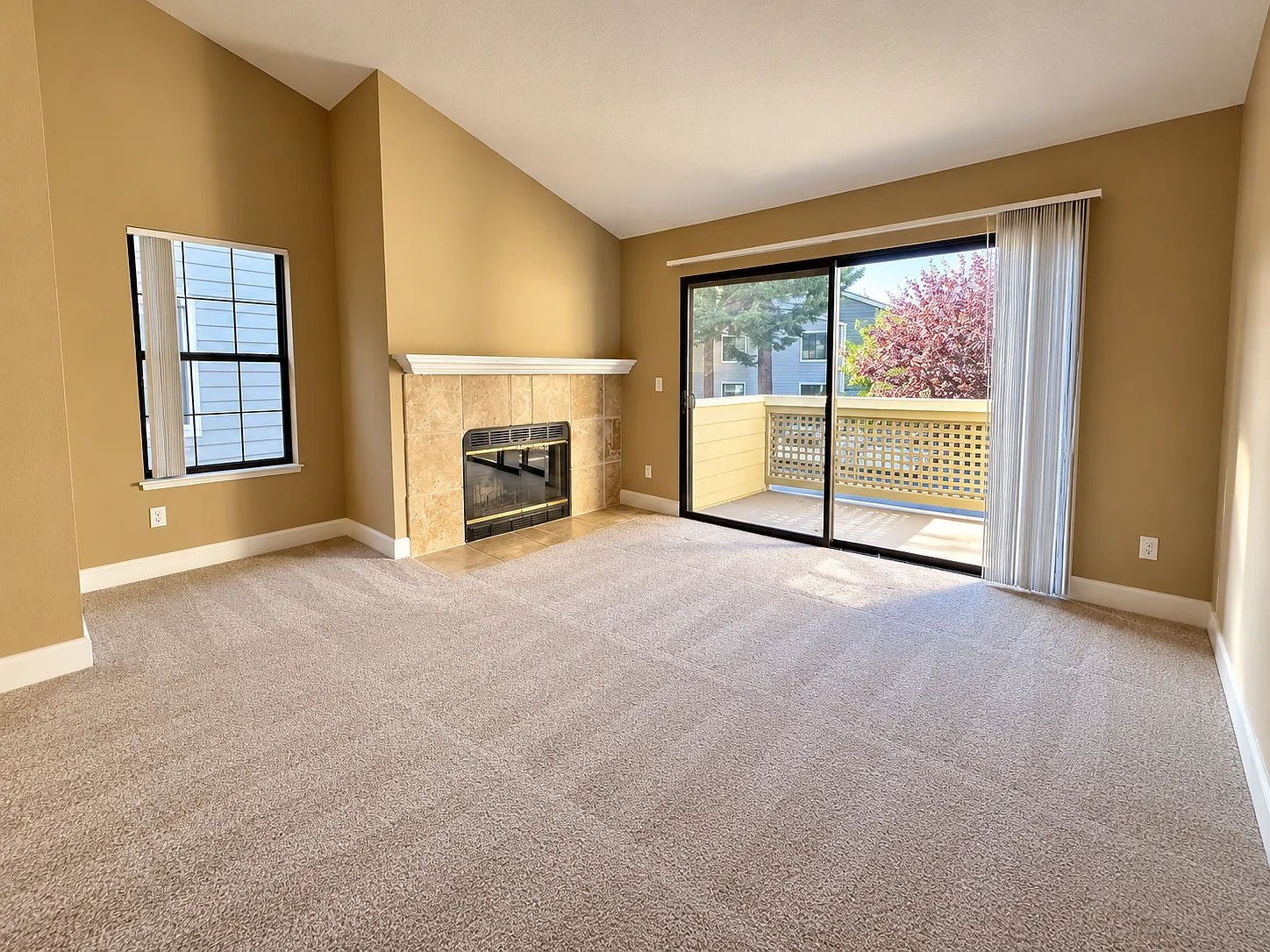 2 bed, 1058 sqft, $3,090 — Photo 2