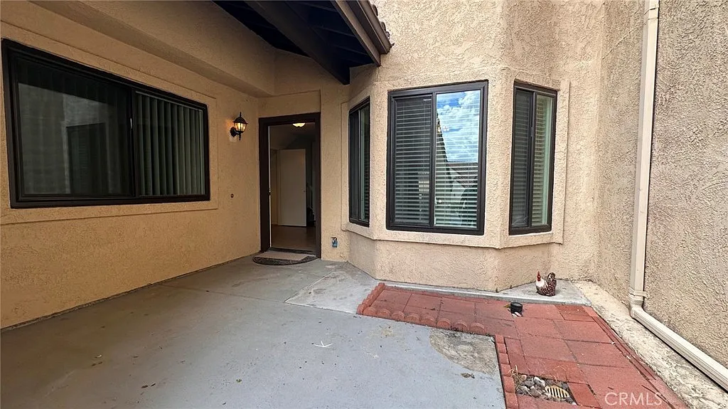 Building Photo - 1157 S Crofter Dr