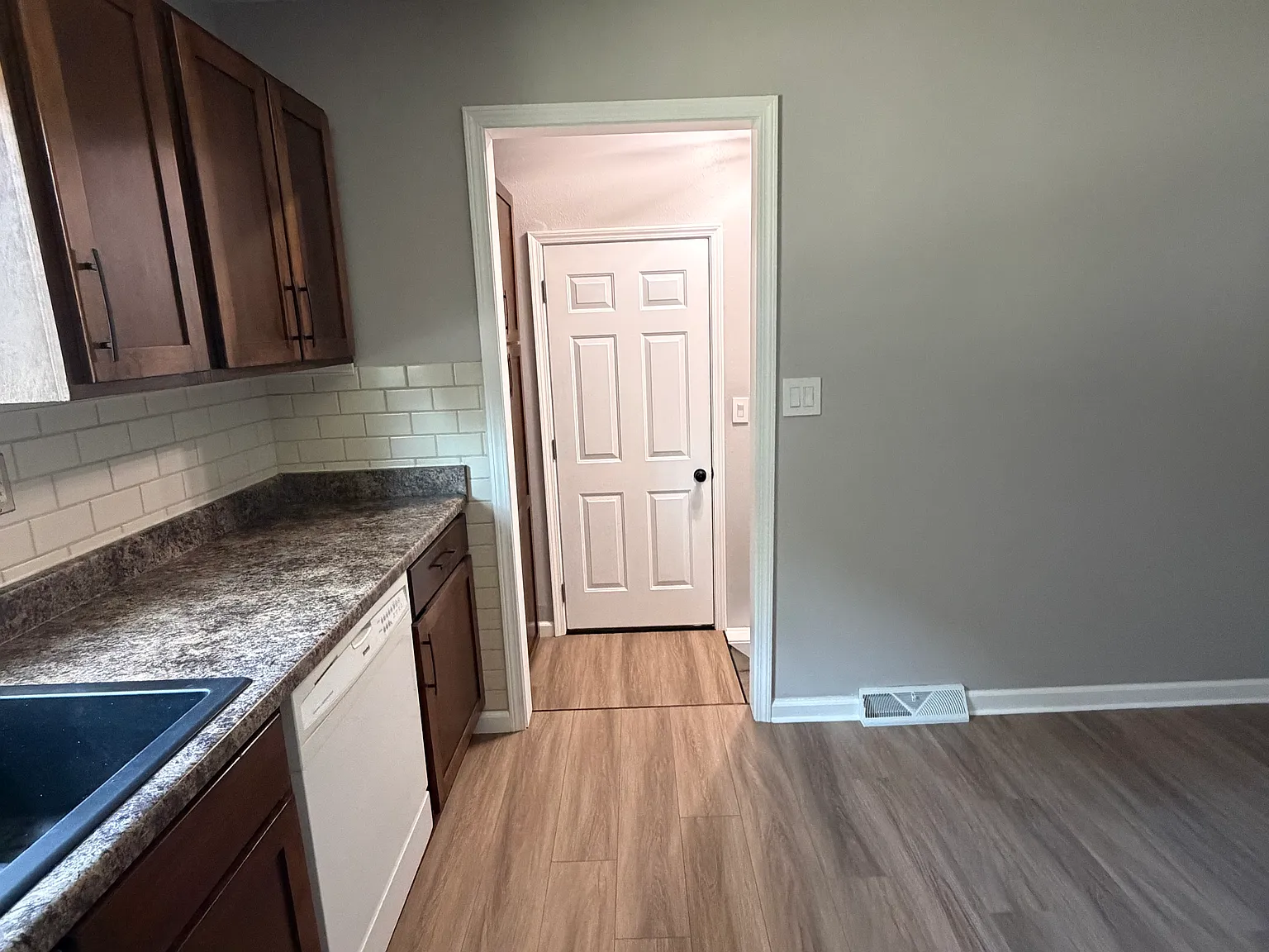 3 bed, 1500 sqft, $1,450 — Photo 4