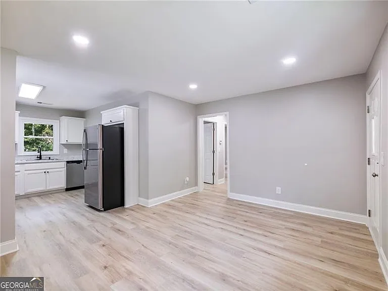 2862 Argyle Dr NW — Photo 4