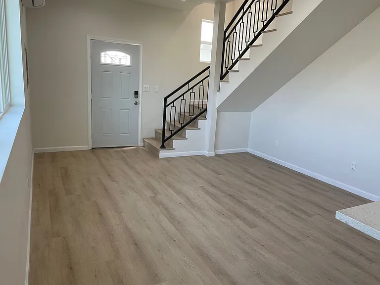 317 1/2 N Alvarado St — Photo 9