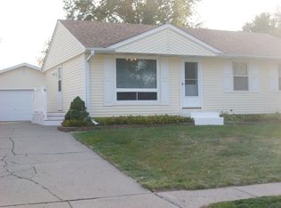 2009 W 54th St, Davenport, IA 52806