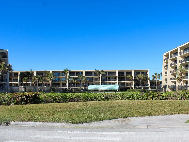 3939 Ocean Dr — Photo 17
