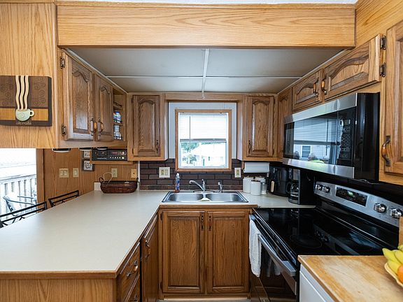 5th image of 113 Washington St #1