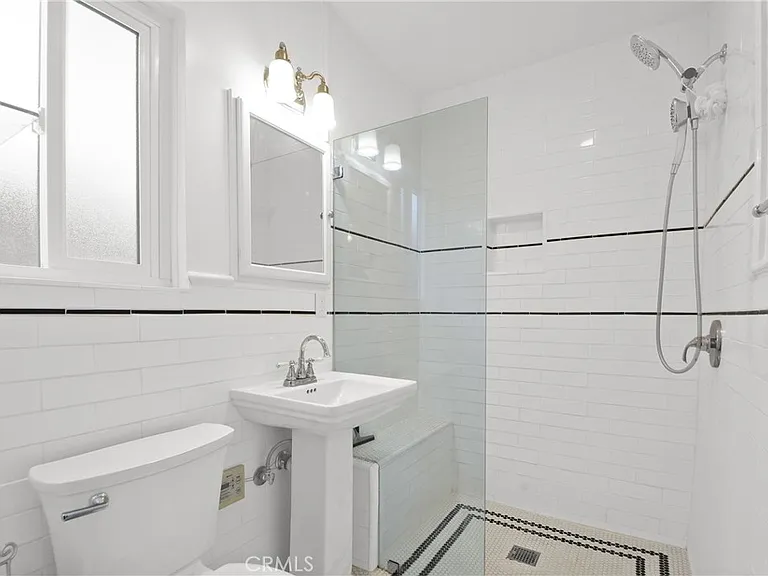642 W Terrylynn Pl #A — Photo 11