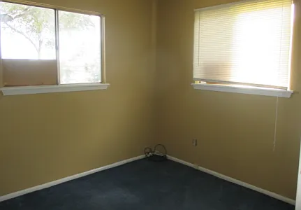 322 Briarwood Dr — Photo 2