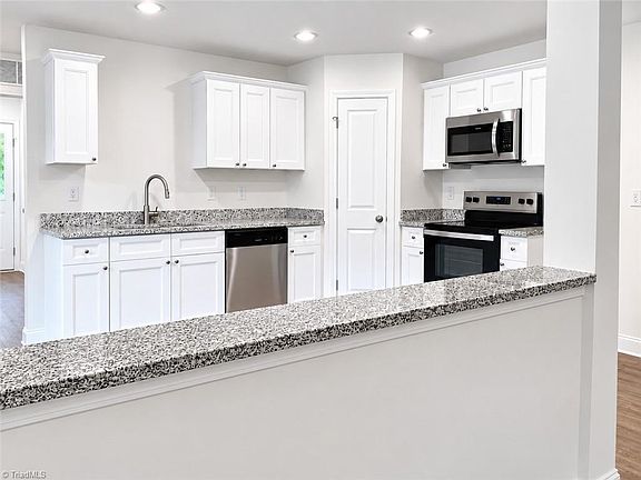 4th image of 1133 Kenly St