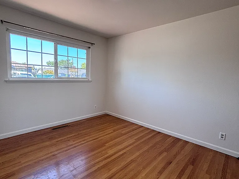 1337 Bedford St — Photo 30