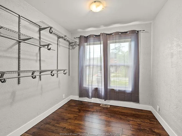 541 Moy Ave — Photo 13