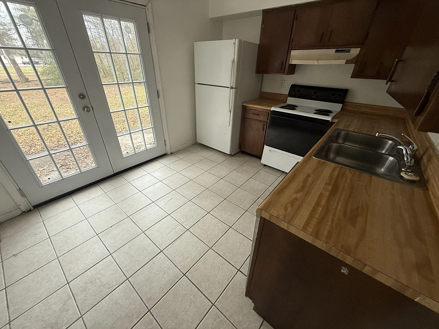 1112 S Saint Marks Ave - B — Photo 3