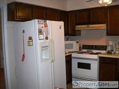 2nd image of 805 S Buckingham Ct