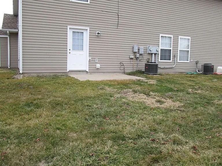 4402 - 4404 Jeana Court — Photo 2