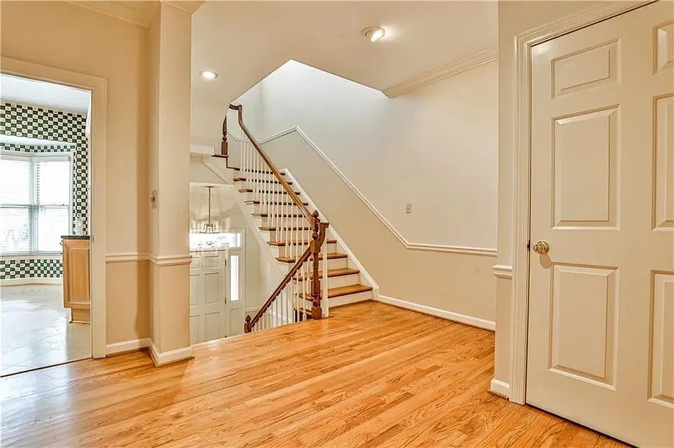 3 bed, 3.5 bath, 3088 sqft, $4,700 — Photo 3