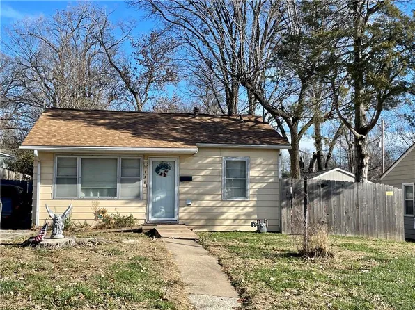 335 Cornell Ave, Bonner Springs, KS 66012