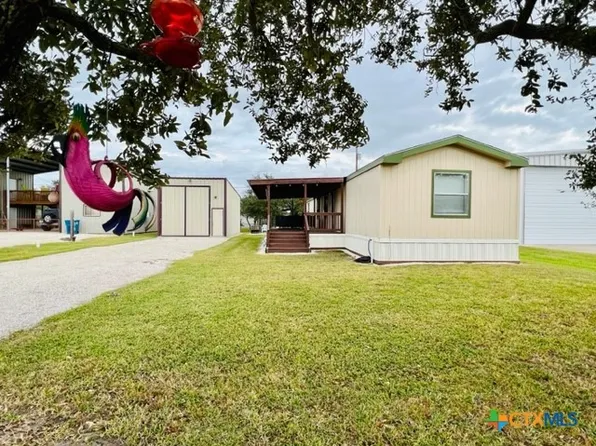 62 Blue St, Port O Connor, TX 77982