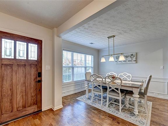 5th image of 2523 Weycroft Ln