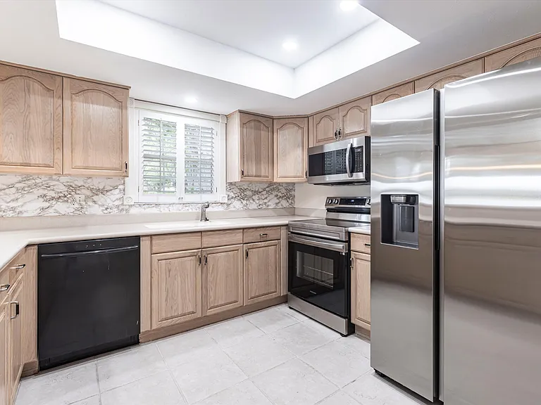 6750 Lone Oak Blvd #H — Photo 14
