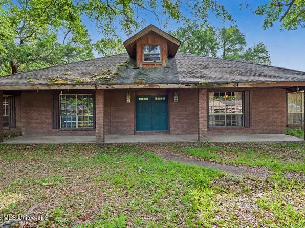 10100 Echo Glen Dr, Moss Point, MS 39562