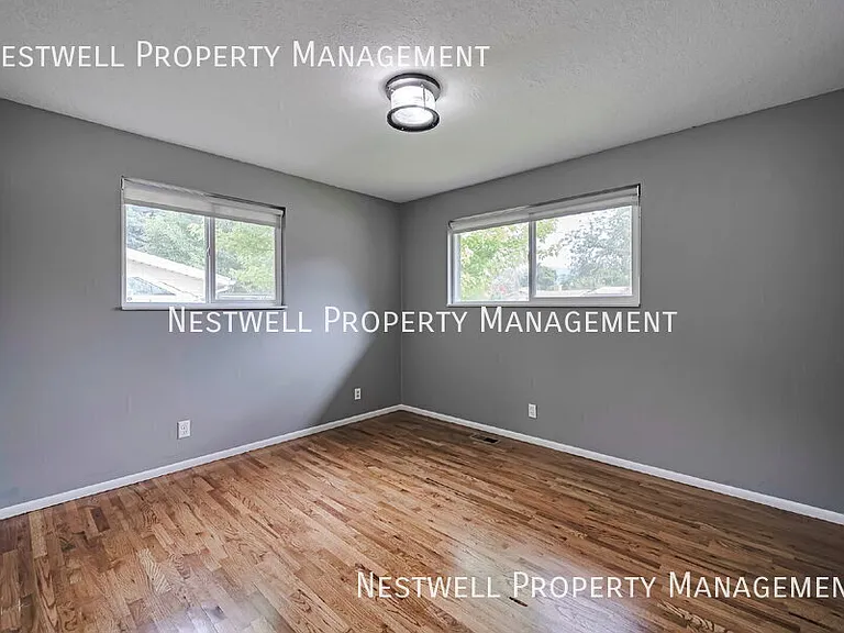 1335 E Maplewood Dr — Photo 21