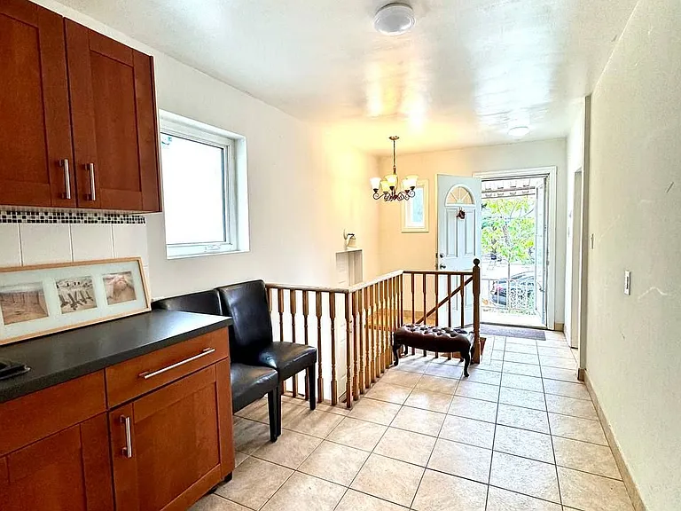 32 Belgravia Ave #MAIN — Photo 9