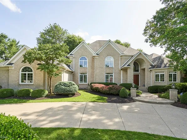 3740 Winterberry Dr, Akron, OH 44333