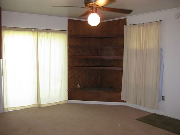 3rd image of 6 Brentwood Ln