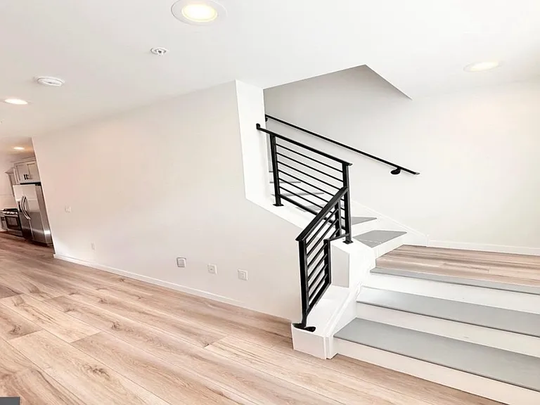 3221 Latona St — Photo 3