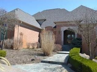 1460 Highpoint Ct, Rochester, MI 48306