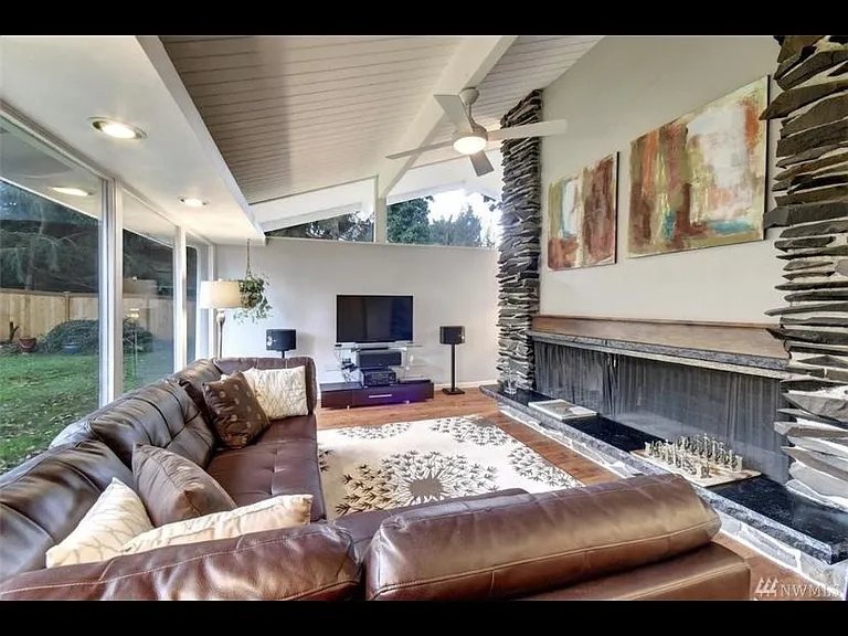 8033 NE 132nd St — Photo 1