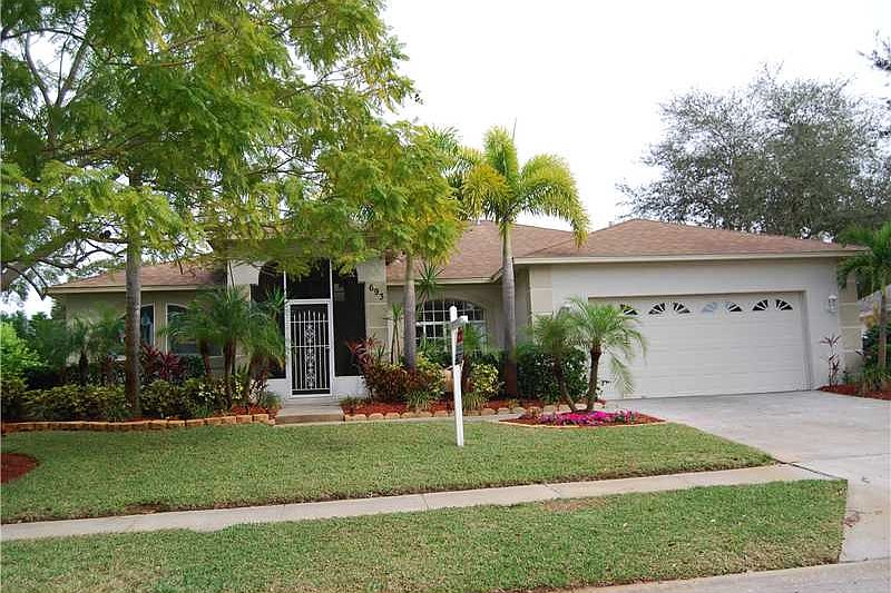 1st image of 693 Hidden Lake Dr