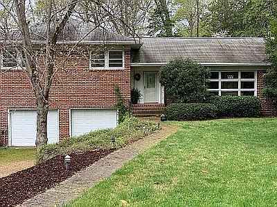 1st image of 212 W Queens Dr